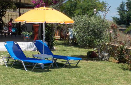 Beachside Mobile Home with Private Yard - Foto 9