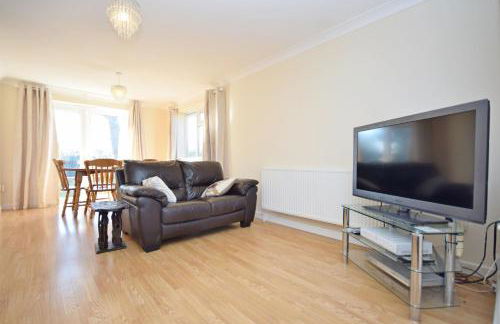 St Marys, Hayling Island - Photo 4