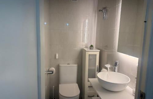 Laguna Beach Haven, WIFI, swimming pools, beach a few steps away, shops - Photo 23