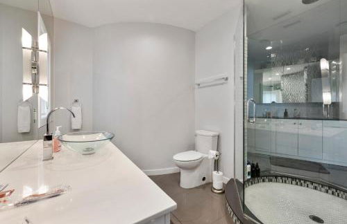 Piermont Waterfront Villa with Hot Tub - Photo 14