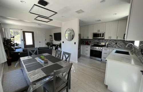 Cheerful house with EV, Parking & backyard - Foto 39