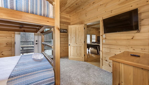 Cabin w/ Mountain Views, Hot Tub & Game Room! - Foto 5, Habitación