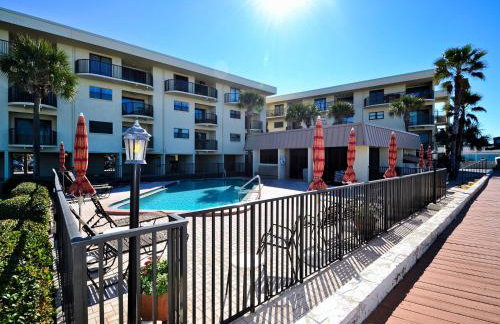 Mont Martre Condo 216 Beachfront 2 bedroom 2 bath at Mont Martre Condos 23117 - Foto 29