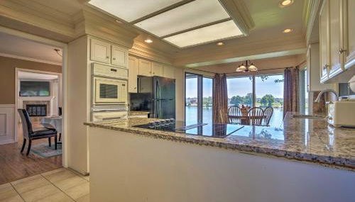 Lake House with Hot Tub - 1 Mi to Surf n Slide - Foto 4