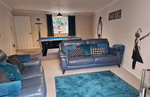 Hereford - Finch House - Modern 4 Bedroom House Located in South Hereford, Dog Friendly With Nearby Countryside, Pool Table, Sleeps up to 10 Guests - Hosted by RENTMYHOUSE - Foto 3
