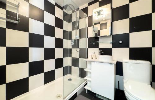 Last-Minute Specials l Modern 2 Double Bed Apartment for 5 Guests l Hofin Stays Short Lets & Serviced Accommodation - Foto 12