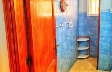 The perfect place to relax Bedroom with hot tub, beautiful tropical garden area. Bbq and big open spaces through all the house.It is located in a quiet place, but still 5 min away from the touristic Puerto Rico and walking distance from the beach - Foto 23