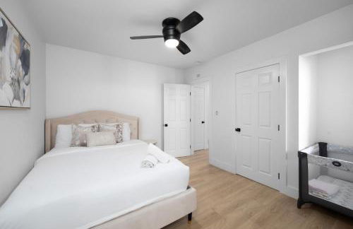 NEW Lux 5BR Villa Near Disney, Knotts, LA, OC with Hot Tub & Games - Photo 12