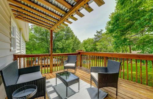 Pet-Friendly Mooresville Escape with Fenced Yard and Lake Access - Foto 1