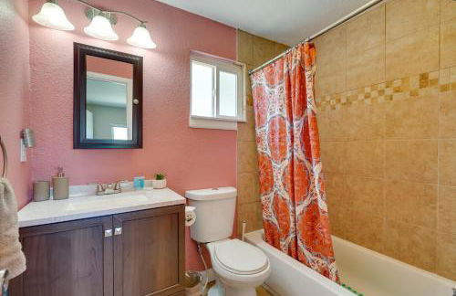 Pueblo House by Riverwalk, 2 Miles to Fairgrounds! - Foto 17