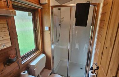 Bure River Lodge Houseboat - Photo 16