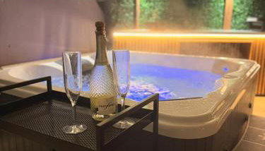 Rural Romantic Cabin-Hot Tub & Outdoor Kitchen - Foto 4