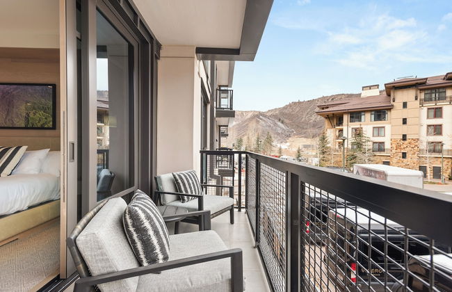 Snowmass Lux Getaway by Snowmass Vacations - Photo 11