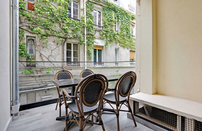 Modern Apartment & Terrace - 2br/6p - Near Nation - Photo 16