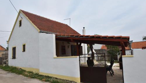 This Pleasant Holiday Home is an Ideal Starting Point to Explore Dalmatia - Foto 1