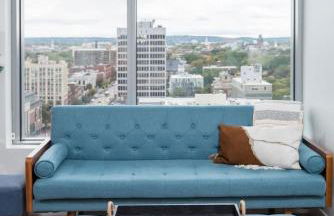 High Rise Retreat w City Skyline Views Shared Gym - Photo 38