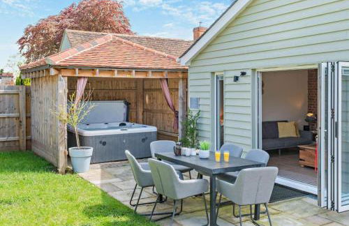 City to Country Retreat Luxury Cottage with Hot Tub - Foto 42