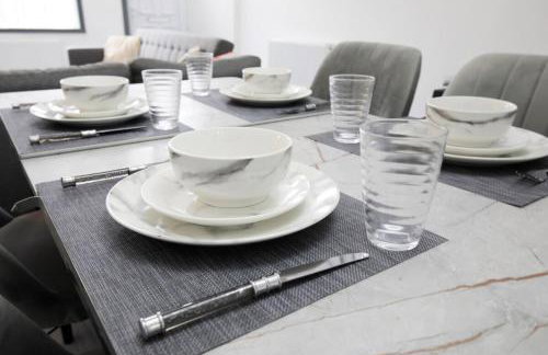 Dixon House, Sleeps 6, Free Parking, Long or Short Stays - by NMB Property - Photo 12