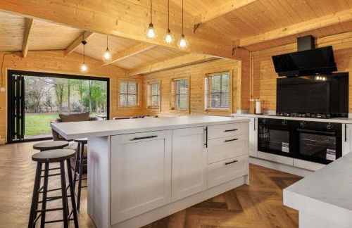 Countryside Cabin on 5 Acres Countryside with Outdoor Firepit, Cinema and converted Stables - Foto 14