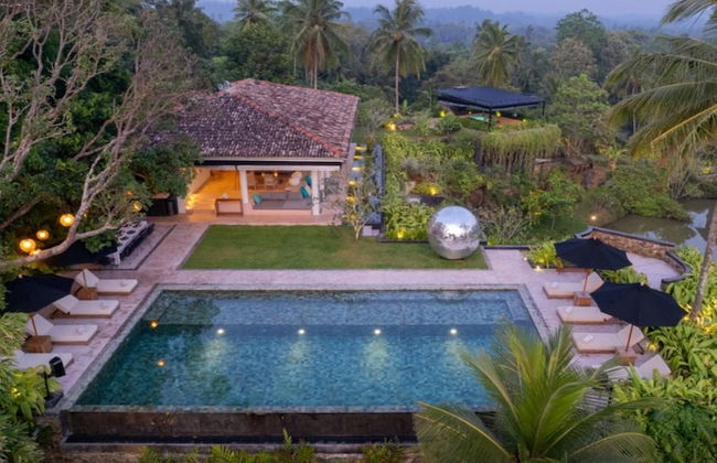 Cool and Contemporary Hilltop Villa With Ocean Views - Photo 1