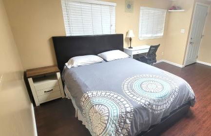 NARVAEZ BRIGHT & SPACIOUS - Private room, bathroom, entrance near light rail - Foto 1