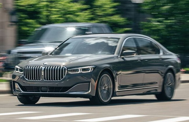 Luxury Sedan Departure from Sharjah City to Sharjah Airport SHJ - Photo 3