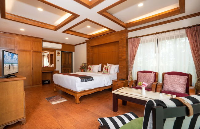 Bright Luxury Villa W Garden Pool & Sauna - Photo 5