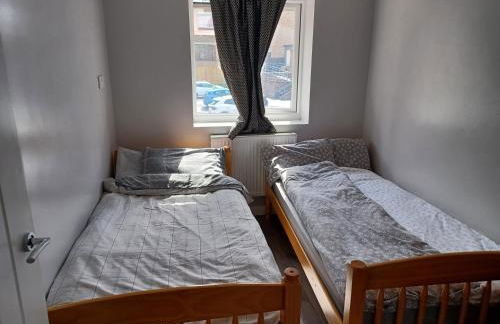 Bethel- beautiful new 1 bed house near Erith station - Photo 2