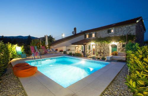 Captain's Villa with Swimming Pool - Photo 1