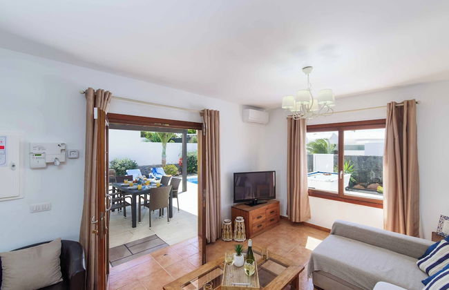 Villa Rioja - Photo 1