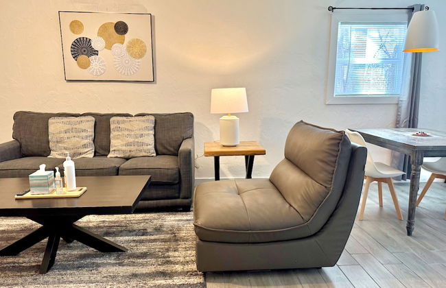 Fully-furnished Studio With Rustic Design 36B - Photo 2