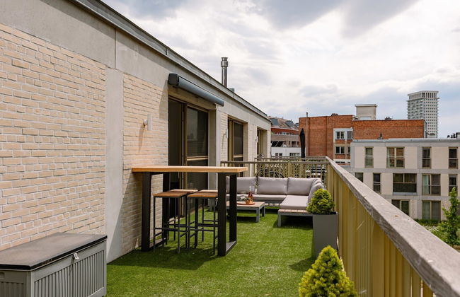 Modern Apartment With Large Terrace - Photo 1