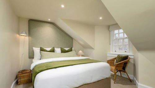 3-Bed Georgian Townhouse Next to Wellbeing Clinic - Photo 5