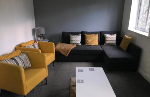 4 Bedroom Home Tameside Greater Manchester Sleeps 8 - Foto 5