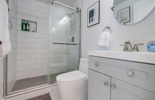 Blue Water View Condo in Prime Coastal Locale - Foto 22