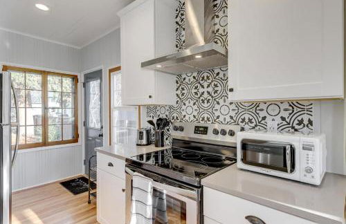 Cozy North End Farmhouse Easy walk to Downtown - Photo 10