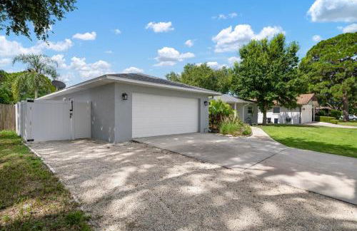 Serenity by the Sea! Cozy pool home with putting green & fire pit! - Foto 39