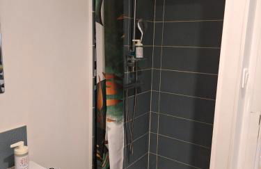 Jeny 3 - Duplex 4 pers - Wifi - 10mn Hypercentre - Lave linge - Calme - Foto 9