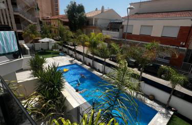 Air-conditioned Elisa Apartment with spacious sunroof lounge and swimming pool - Foto 1