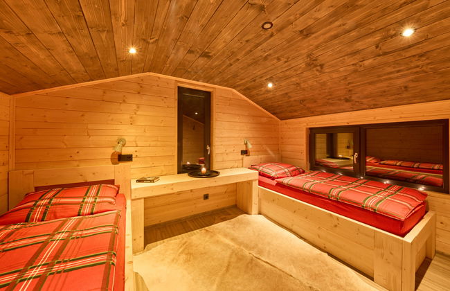 Luxe Timber Lodge & Pet Retreat - Photo 27