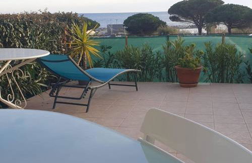 Studio Cabine à Giens avec Terrasse, Piscine et Parking - FR-1-335-193 - Foto 1