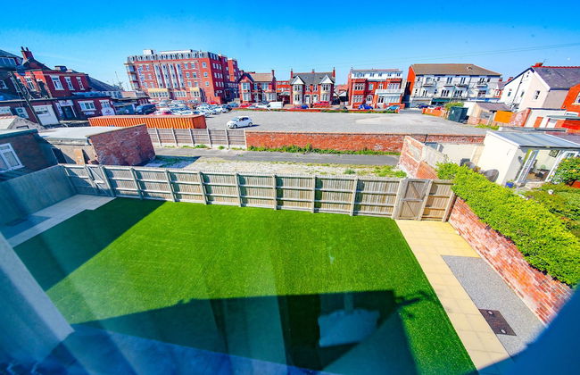 Breck Blackpool - Photo 56