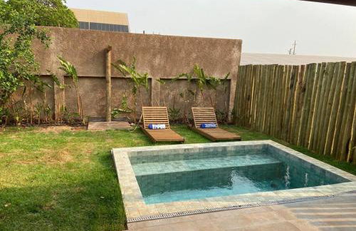 Bangalô com piscina e privacidade a 6 km do centro - Foto 11