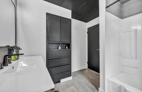 Modern Stylish Urban Haven 4 Bedroom 2 Bath - Dog Friendly - Foto 54