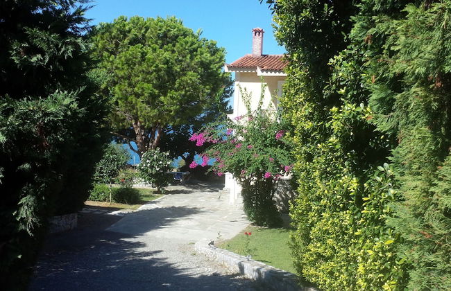 Messinian Blue SeaSide Villa - Photo 25