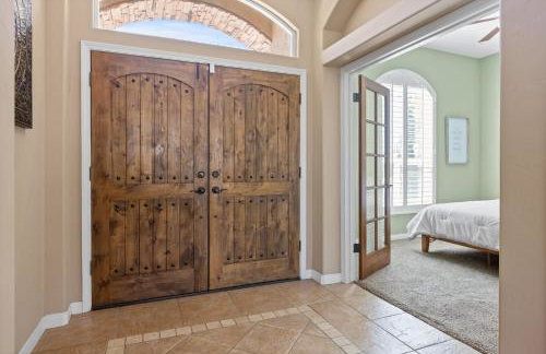 Spacious 4BR 3BA Home KING Suite Pool Sleeps 8 - Photo 2