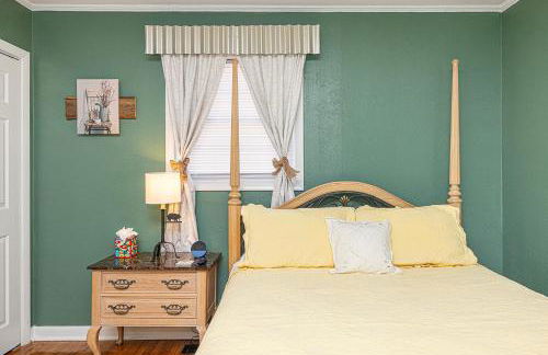 Country Cow Flair with Large TVs, Ample Parking, Nintendo, EV Ready - Photo 8