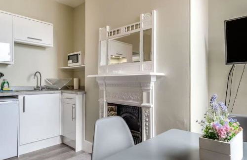 Coastal Apartment 2 Minutes from the Beach & Town Centre - Foto 12