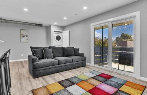 Peaceful 2BR Hideaway Close to Dining and Events - Photo 16