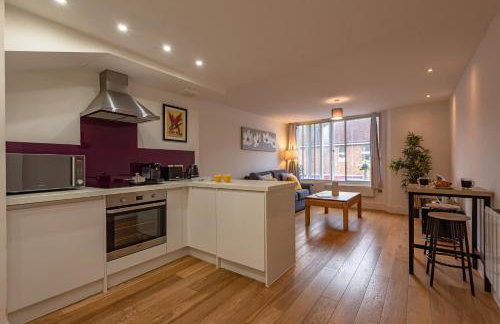 Cosy & Bright 2 Bedroom Apartment in Newbury Town Centre - SLEEPS 7 - Foto 9